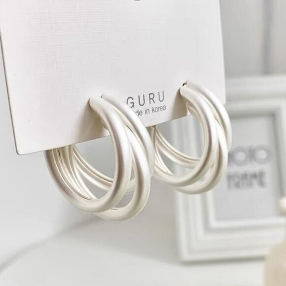 Matte Metal Earrings Minimalist Silver color Circle Geometric Round  Earrin - Picture 1 of 4